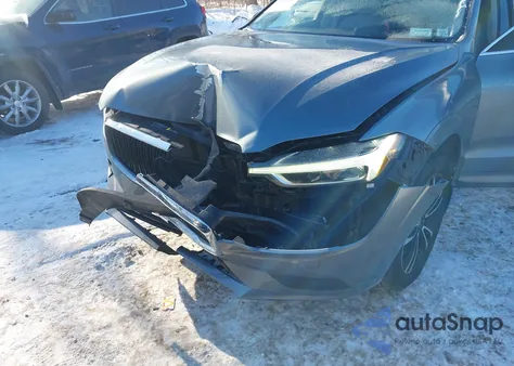 2018 Volvo Xc60 T6 Momentum z USA, uszkodzony, nr VIN YV4A22RK2J1022010